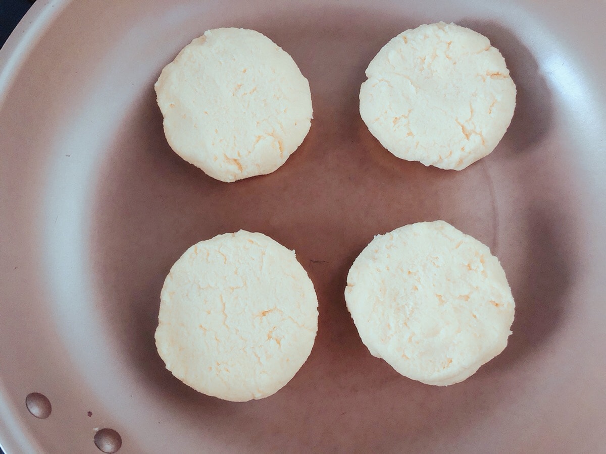 フライパンで簡単チーズおからパン 小麦粉不使用 おからパウダーレシピ 管理栄養士namiのレシピブログ