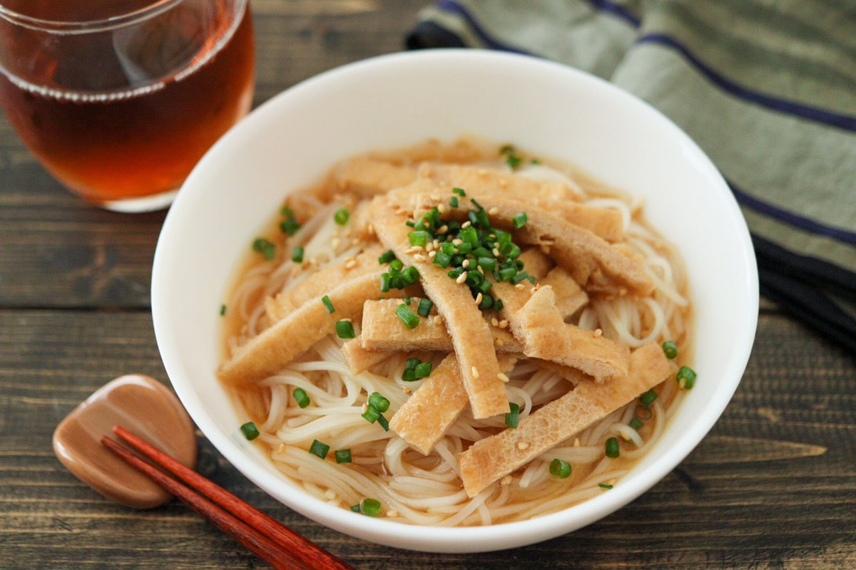 ぶっかけ冷やしきつねそうめん うどんでもok めんつゆなし子どもごはん 管理栄養士namiのレシピブログ